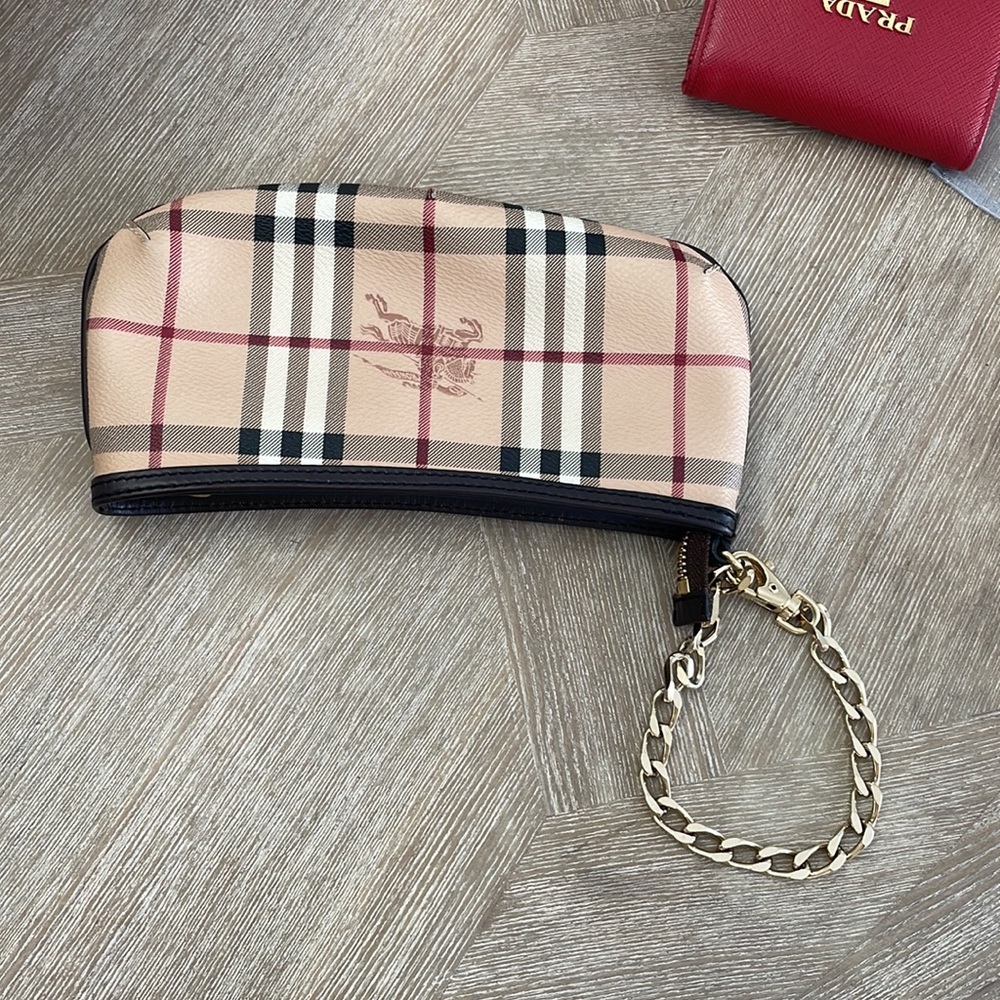 Burberry mini Clara wristlet pochette - Picture 12 of 16